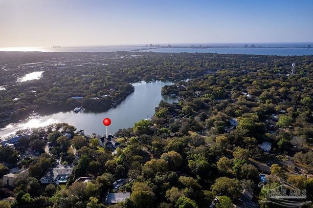 50 Highpoint Dr, Gulf Breeze, FL 32561