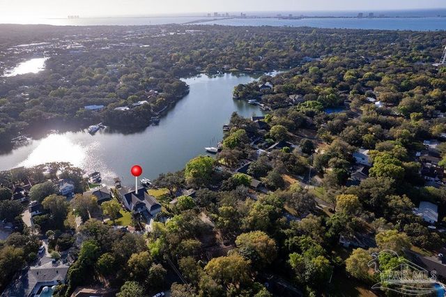 50 Highpoint Dr, Gulf Breeze, FL 32561