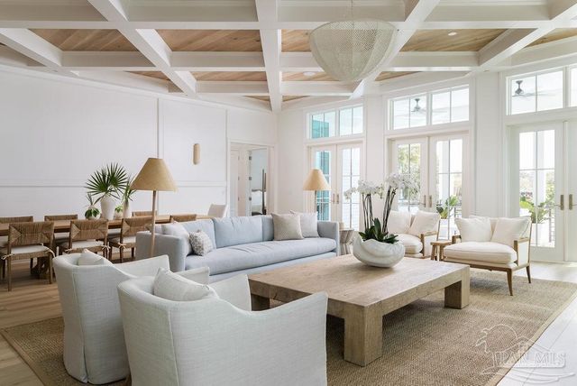 50 Highpoint Dr, Gulf Breeze, FL 32561