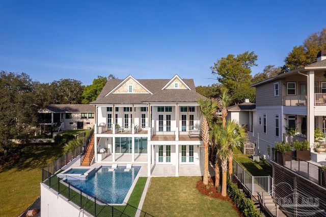 50 Highpoint Dr, Gulf Breeze, FL 32561