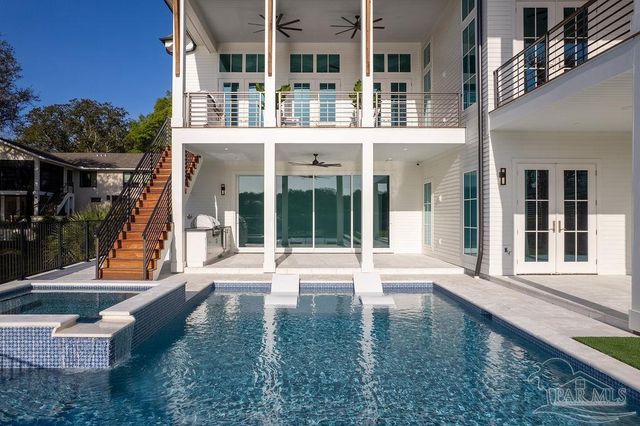 50 Highpoint Dr, Gulf Breeze, FL 32561