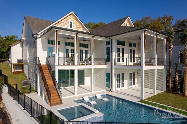 50 Highpoint Dr, Gulf Breeze, FL 32561