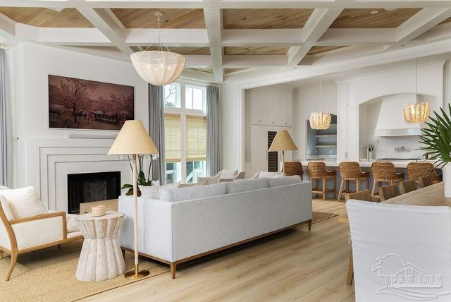 50 Highpoint Dr, Gulf Breeze, FL 32561