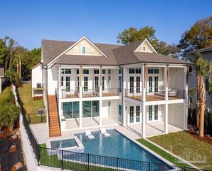 50 Highpoint Dr, Gulf Breeze, FL 32561