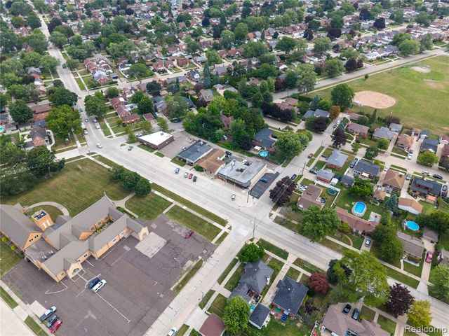 8457 Park Avenue, Allen Park, MI 48101