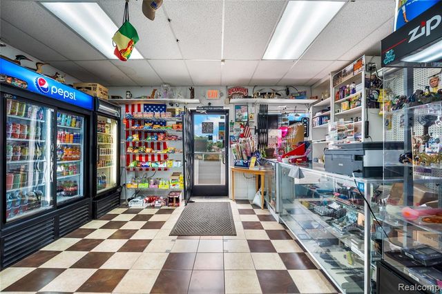 8457 Park Avenue, Allen Park, MI 48101