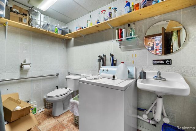 8457 Park Avenue, Allen Park, MI 48101