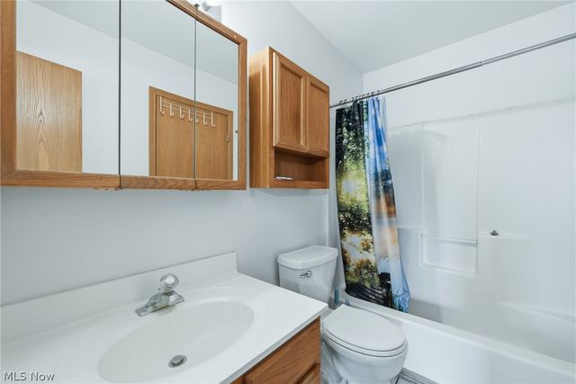 5613 Pierce Road NW, Warren, OH 44481