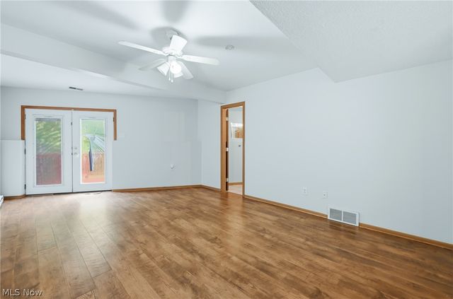 5613 Pierce Road NW, Warren, OH 44481