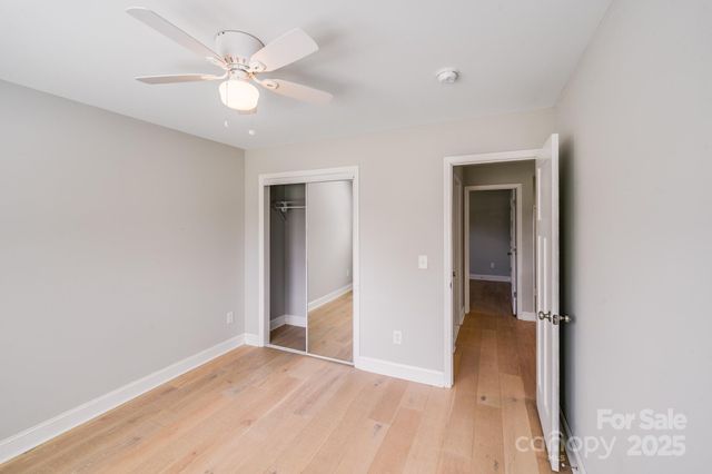 114 W Lee Avenue, Bessemer City, NC 28016