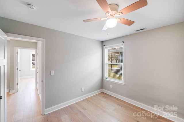 114 W Lee Avenue, Bessemer City, NC 28016