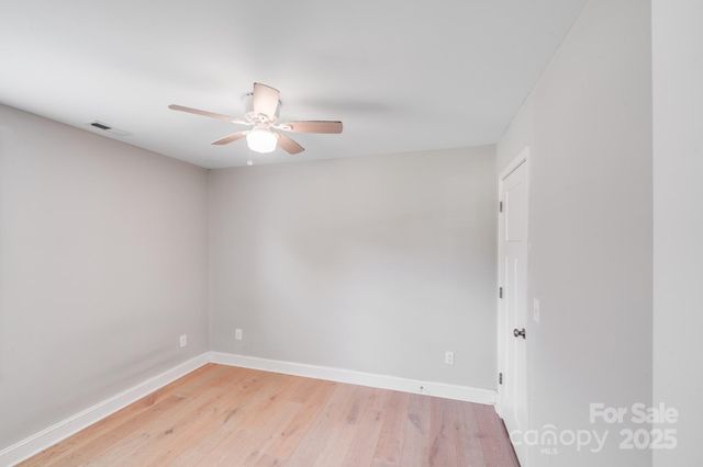 114 W Lee Avenue, Bessemer City, NC 28016