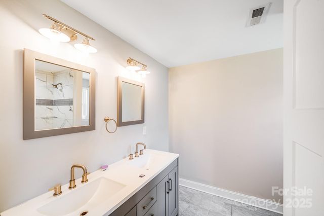 114 W Lee Avenue, Bessemer City, NC 28016