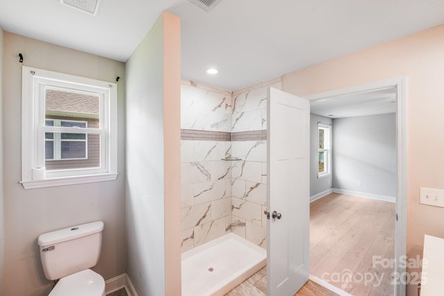 114 W Lee Avenue, Bessemer City, NC 28016