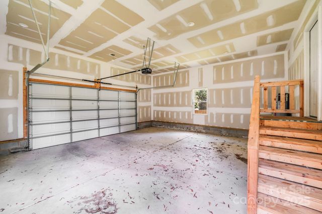 114 W Lee Avenue, Bessemer City, NC 28016