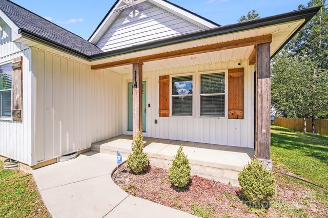 114 W Lee Avenue, Bessemer City, NC 28016