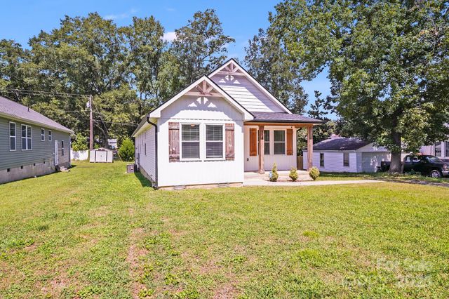 114 W Lee Avenue, Bessemer City, NC 28016
