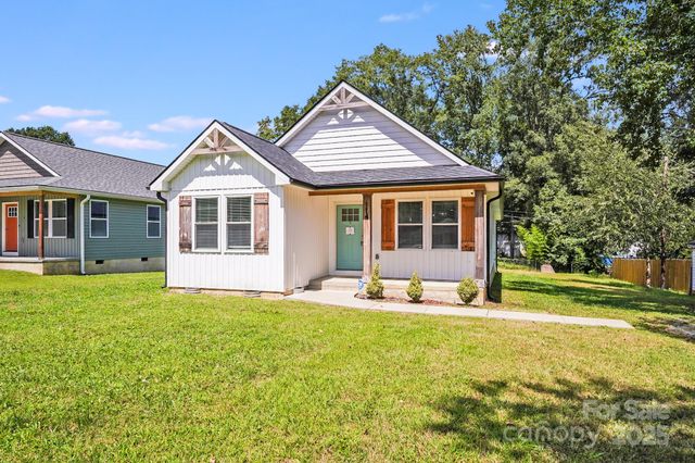 114 W Lee Avenue, Bessemer City, NC 28016