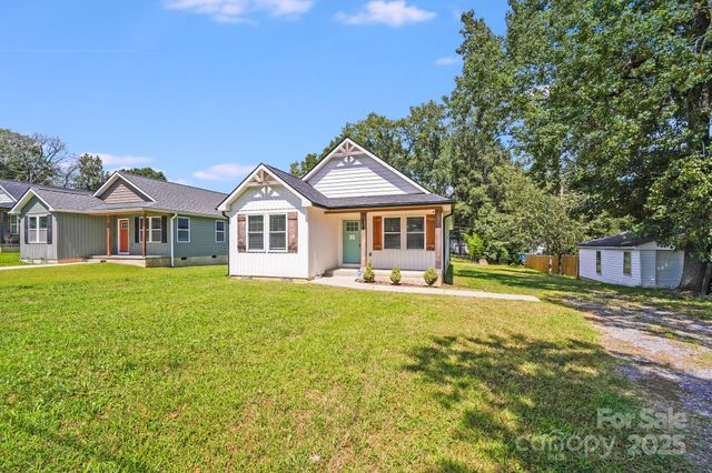 114 W Lee Avenue, Bessemer City, NC 28016