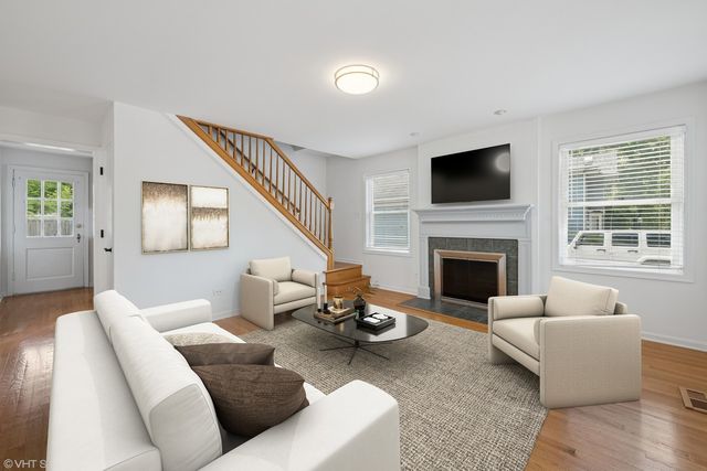 115 E Lincoln Avenue, Barrington, IL 60010