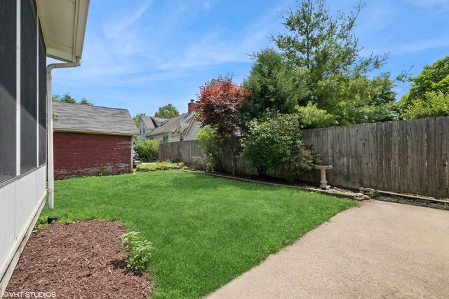 115 E Lincoln Avenue, Barrington, IL 60010