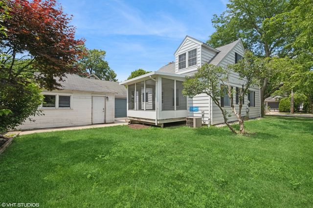 115 E Lincoln Avenue, Barrington, IL 60010