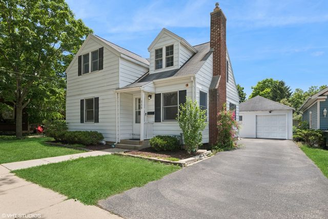 115 E Lincoln Avenue, Barrington, IL 60010