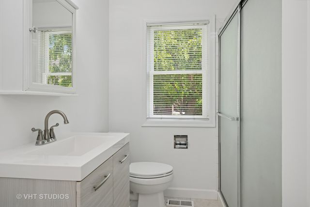 115 E Lincoln Avenue, Barrington, IL 60010