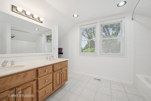 115 E Lincoln Avenue, Barrington, IL 60010