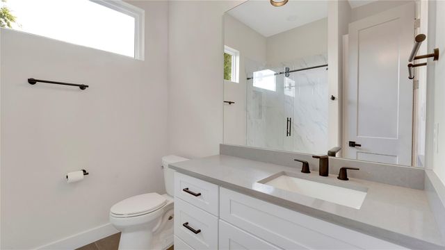73 Wyndemere Drive, Montgomery, TX 77356