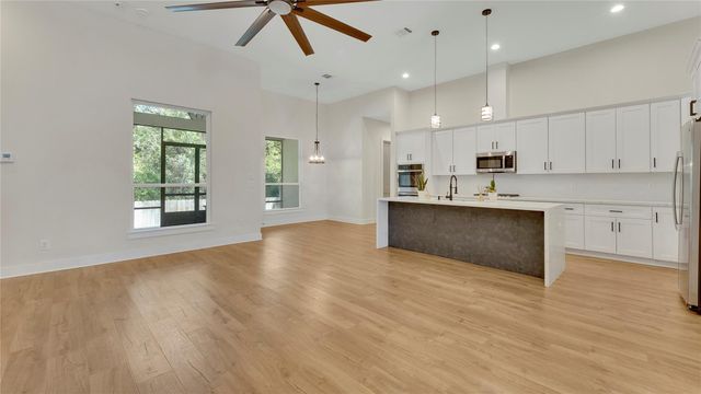 73 Wyndemere Drive, Montgomery, TX 77356
