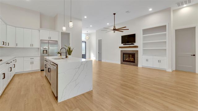 73 Wyndemere Drive, Montgomery, TX 77356