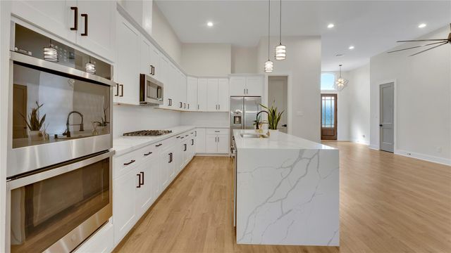 73 Wyndemere Drive, Montgomery, TX 77356