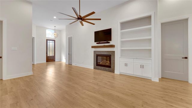 73 Wyndemere Drive, Montgomery, TX 77356