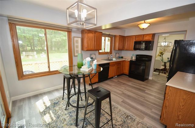 4428 Fenmore Avenue, Waterford, MI 48328