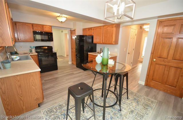4428 Fenmore Avenue, Waterford, MI 48328