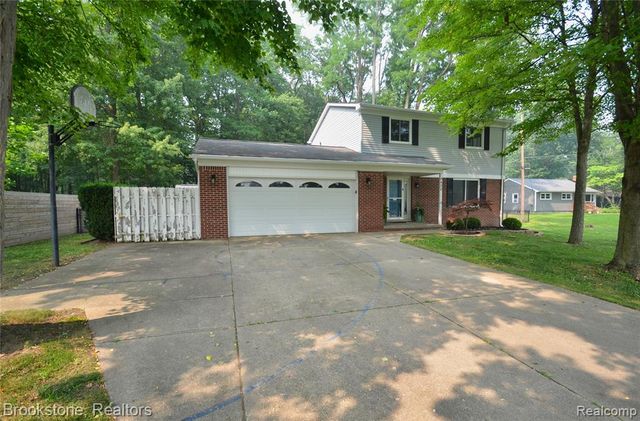 4428 Fenmore Avenue, Waterford, MI 48328
