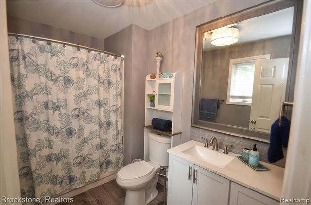 4428 Fenmore Avenue, Waterford, MI 48328
