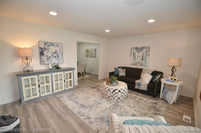 4428 Fenmore Avenue, Waterford, MI 48328