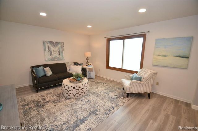 4428 Fenmore Avenue, Waterford, MI 48328