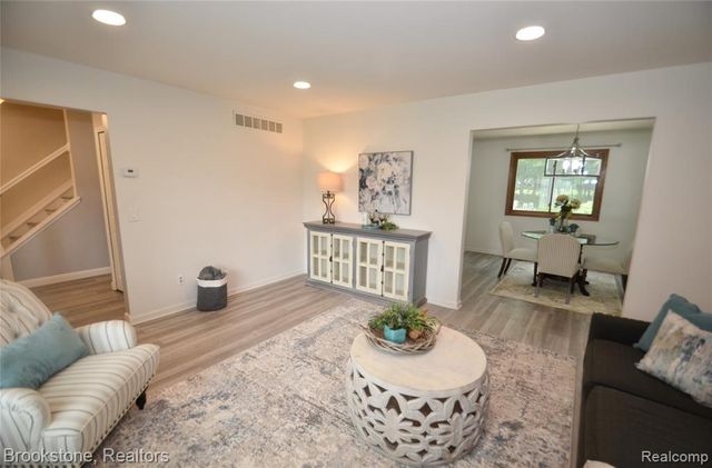 4428 Fenmore Avenue, Waterford, MI 48328