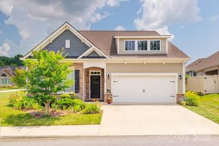 469 Summerfield Place, Flat Rock, NC 28731