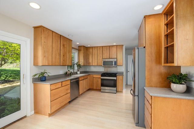 1865 Ridgemoor Drive, Grand Rapids, MI 49506