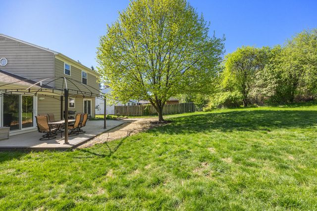1865 Ridgemoor Drive, Grand Rapids, MI 49506