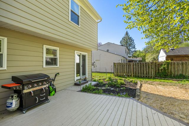 1865 Ridgemoor Drive, Grand Rapids, MI 49506