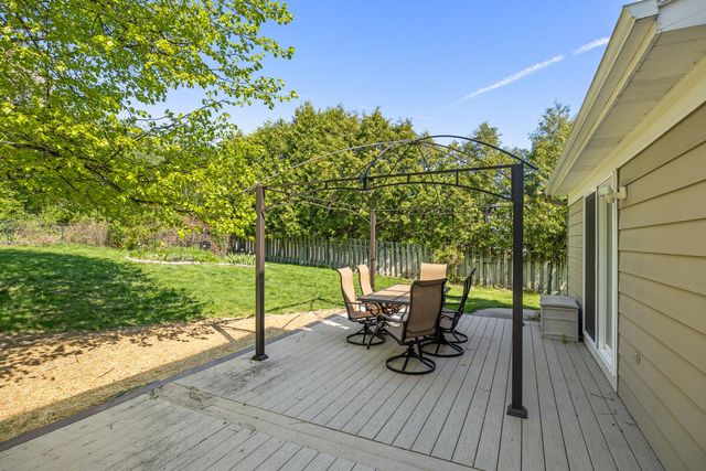 1865 Ridgemoor Drive, Grand Rapids, MI 49506
