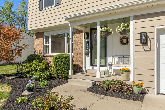 1865 Ridgemoor Drive, Grand Rapids, MI 49506