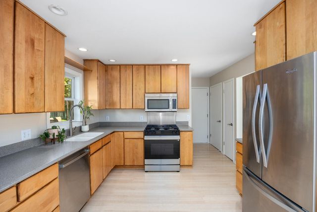 1865 Ridgemoor Drive, Grand Rapids, MI 49506