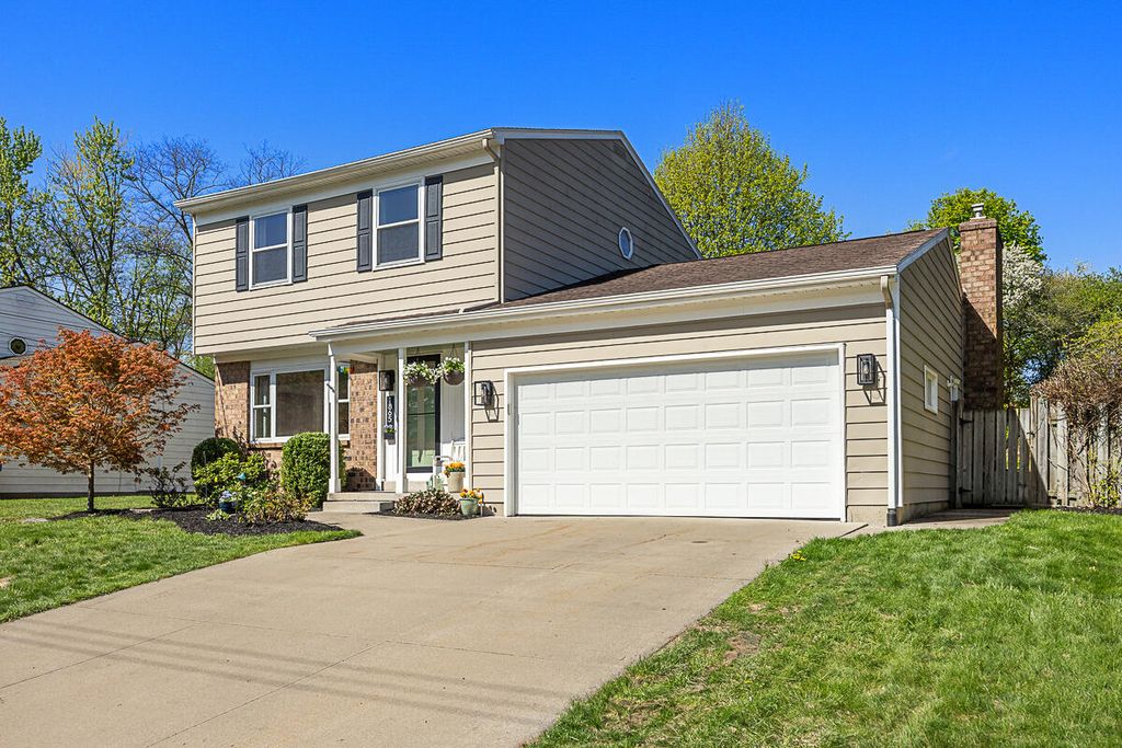 1865 Ridgemoor Drive, Grand Rapids, MI 49506