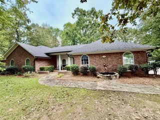 100 Lakewood Ct, Crossett, AR 71635